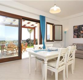 2 bedroom villa with pool and jacuzzi in Scopello, sleeps 6